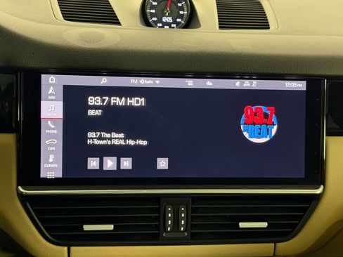 Used 2021 Porsche Cayenne Coupe image 27