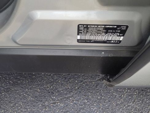 Used 2025 Mitsubishi Outlander SE AWD/4WD image 3