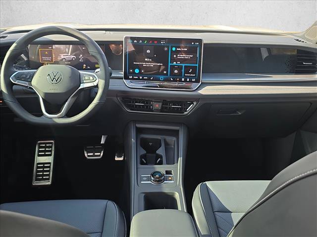 New 2026 Volkswagen Tiguan SE R-Line FWD image 17