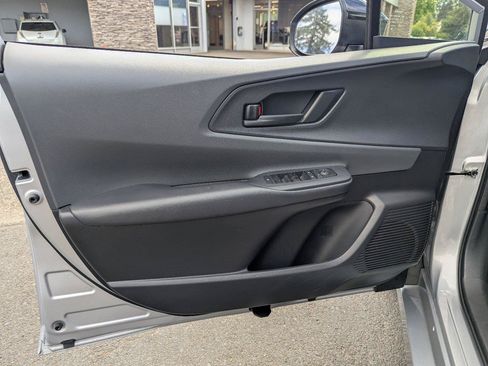Used 2025 Toyota Prius LE FWD image 10