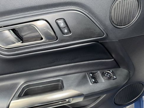 Used 2020 Ford Mustang Shelby GT500 w/ Carbon Fiber Track Pack image 21