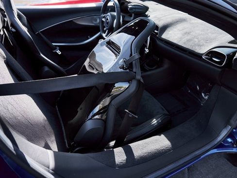 Used 2025 McLaren Artura Spider RWD image 47