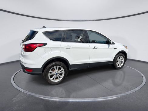 Used 2019 Ford Escape SE FWD image 4