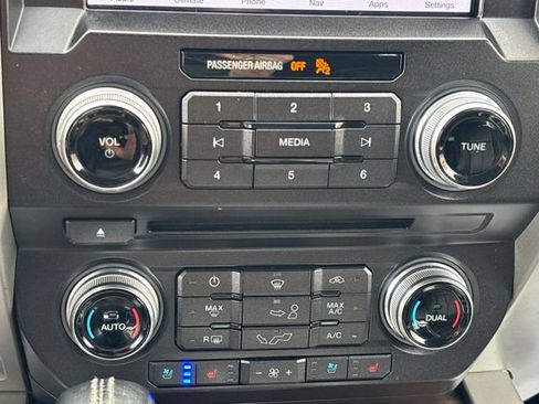 Used 2018 Ford F150 Lariat w/ Equipment Group 502A Luxury AWD/4WD image 32