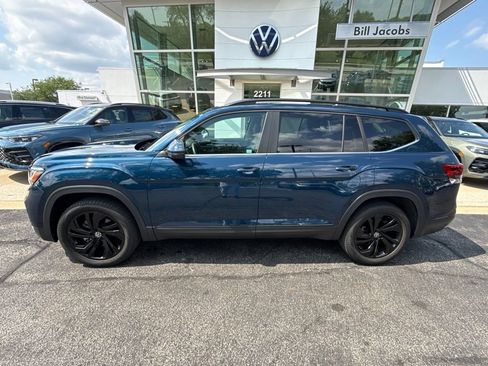 Used 2023 Volkswagen Atlas SE w/ Panoramic Sunroof Package AWD/4WD image 3
