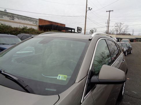 Used 2011 Cadillac SRX Luxury image 9