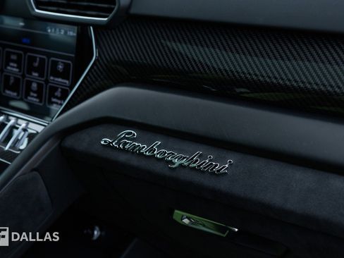 Used 2021 Lamborghini Urus AWD/4WD image 42