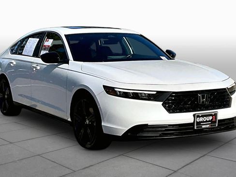 Used 2025 Honda Accord Sport image 2