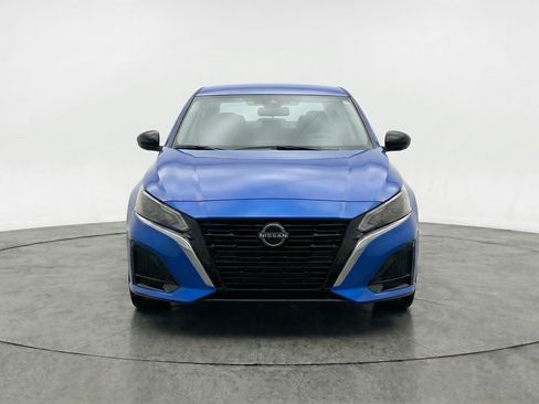 Used 2025 Nissan Altima 2.5 SV image 2