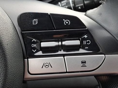 Used 2022 Hyundai Elantra Limited w/ Preferred Accessory Package FWD image 22