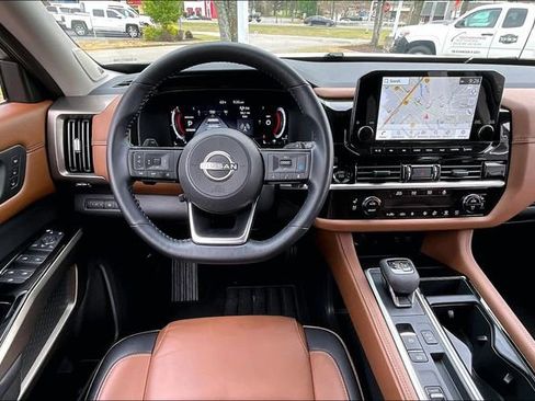 Certified 2025 Nissan Pathfinder Platinum w/ Cargo Package FWD image 8