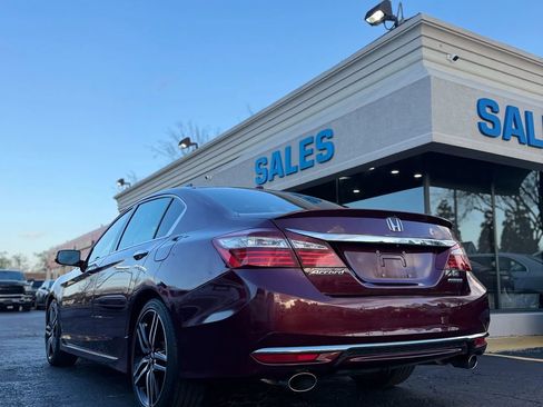 Used 2016 Honda Accord Touring image 6