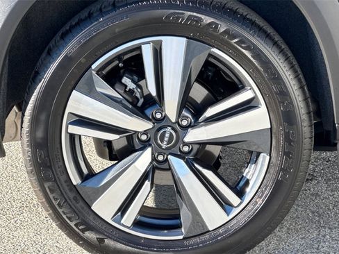 Certified 2025 Nissan Rogue SL w/ SL Premium Package image 26