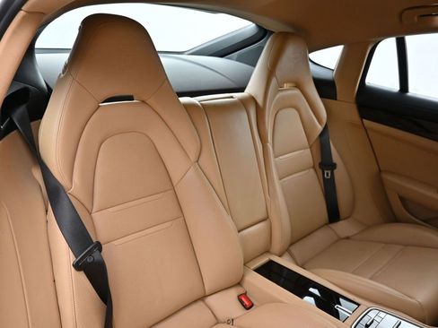 Used 2019 Porsche Panamera image 11