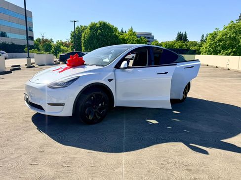 Used 2021 Tesla Model Y 2WD image 37