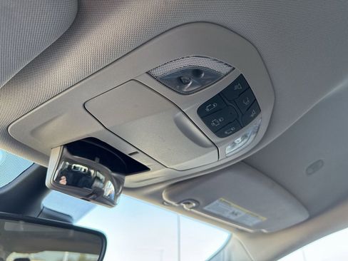 Used 2023 Chrysler Pacifica Touring-L image 32