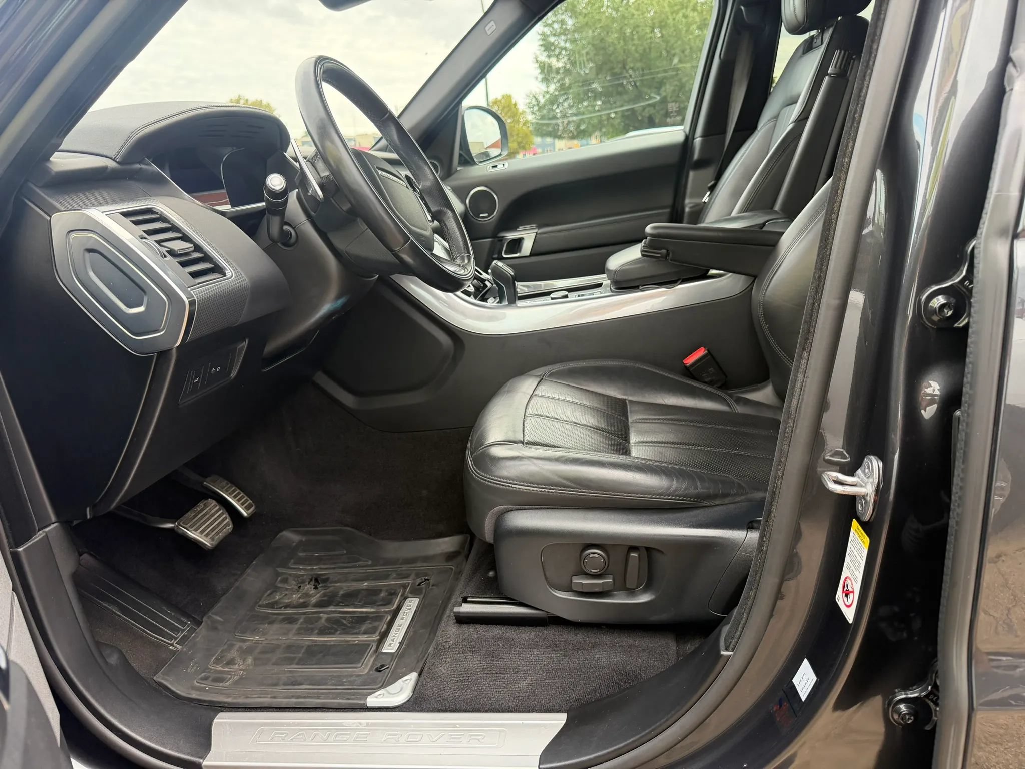 Used 2019 Land Rover Range Rover Sport Supercharged AWD/4WD image 21
