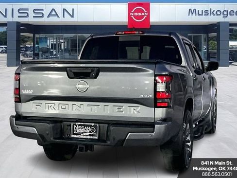 Used 2025 Nissan Frontier SV w/ SV Convenience Package image 5