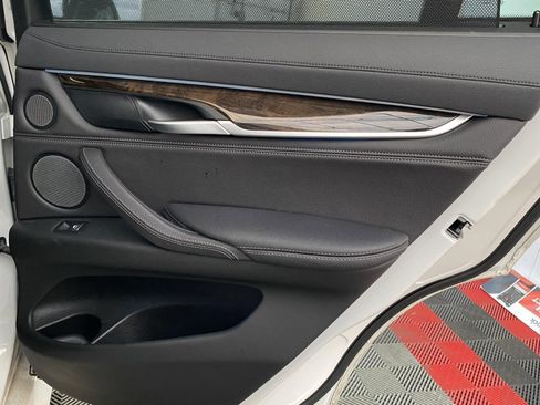 Used 2019 BMW X6 xDrive50i w/ M Sport Package image 11