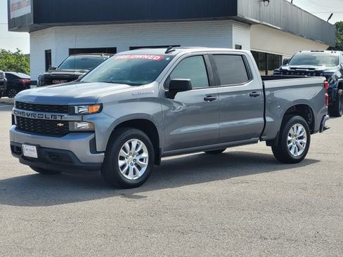 Used 2020 Chevrolet Silverado 1500 Custom w/ Custom Value Package RWD image 3