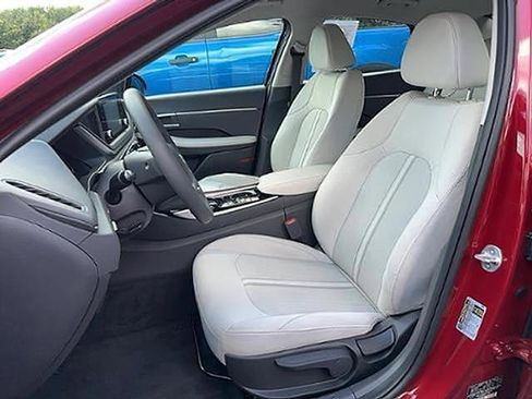 Used 2023 Hyundai Sonata SE FWD image 11