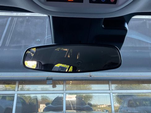 Used 2025 Chevrolet Trax LT image 17