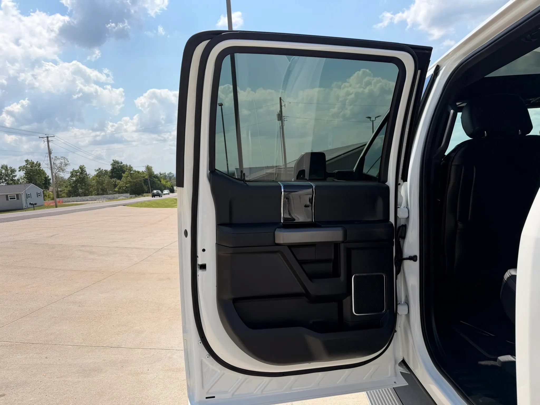 Used 2020 Ford F350 Platinum w/ FX4 Off-Road Package AWD/4WD image 36