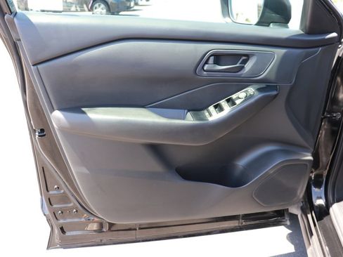 Used 2024 Nissan Rogue S AWD/4WD image 9