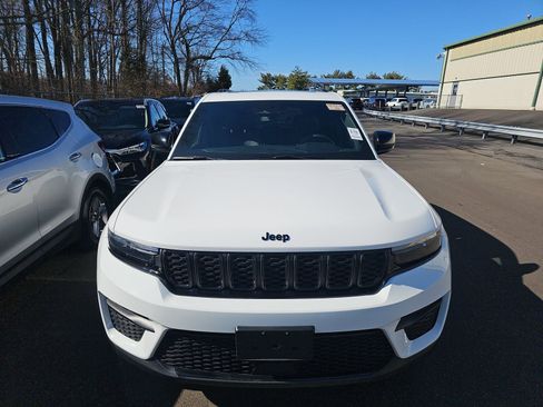 Used 2023 Jeep Grand Cherokee Altitude image 2