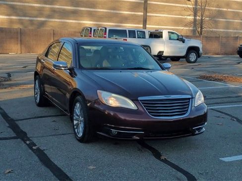 Used 2012 Chrysler 200 Limited image 2