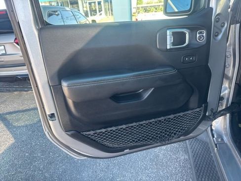 Used 2020 Jeep Wrangler Unlimited Sahara image 9