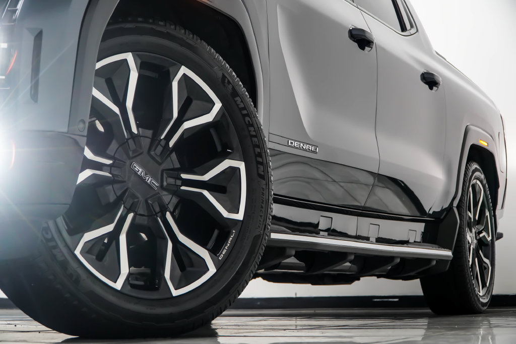 Used 2025 GMC Sierra EV Denali AWD/4WD image 7
