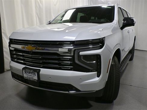 New 2026 Chevrolet Suburban Premier image 8