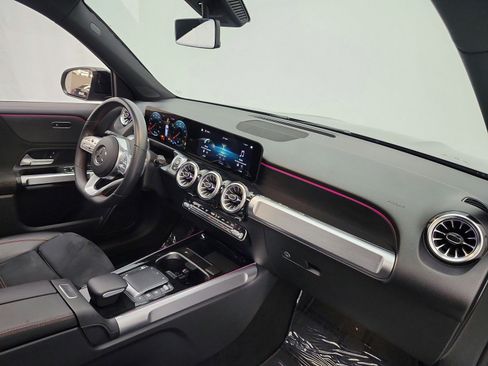 Used 2022 Mercedes-Benz GLB 250 image 19