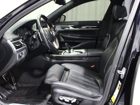 Used 2019 BMW 750i xDrive w/ M Sport Package AWD/4WD image 3
