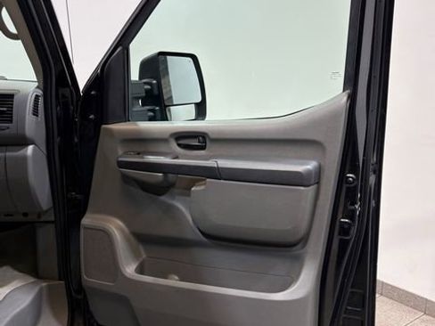 Used 2020 Nissan NV 3500 SL image 23