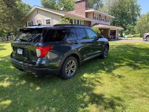 Used 2023 Ford Explorer XLT w/ Equipment Group 202A AWD/4WD image 10