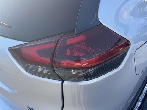 Used 2020 Nissan Rogue SV AWD/4WD image 1