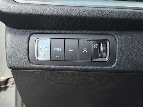 Used 2024 Chevrolet Traverse LT image 32