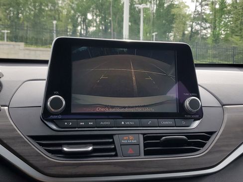 Used 2025 Nissan Altima 2.5 SV image 23