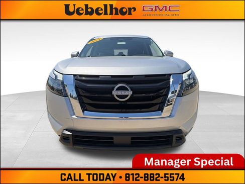 Used 2025 Nissan Pathfinder SV AWD/4WD image 14