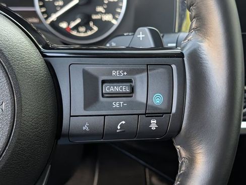 Used 2024 Nissan Pathfinder SL image 7