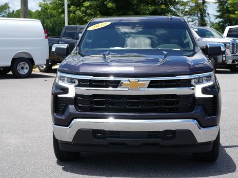 Used 2022 Chevrolet Silverado 1500 LT AWD/4WD image 2