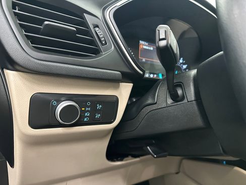 Used 2020 Ford Escape SE image 30