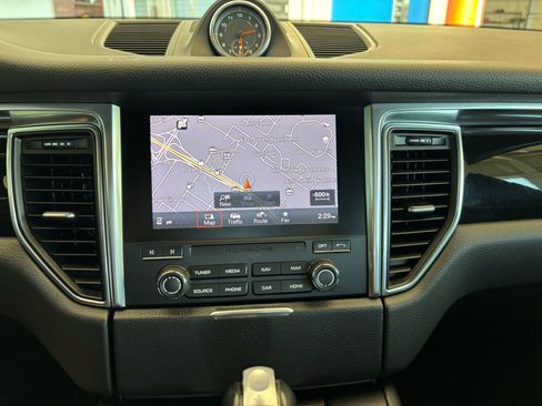 Used 2017 Porsche Macan S image 19