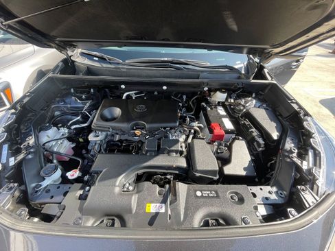 Used 2025 Toyota RAV4 XLE image 32
