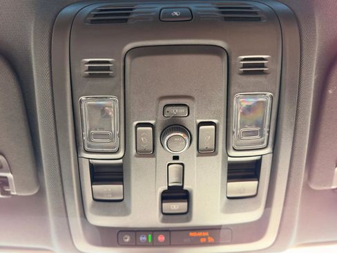 Used 2025 Chevrolet Tahoe High Country image 33