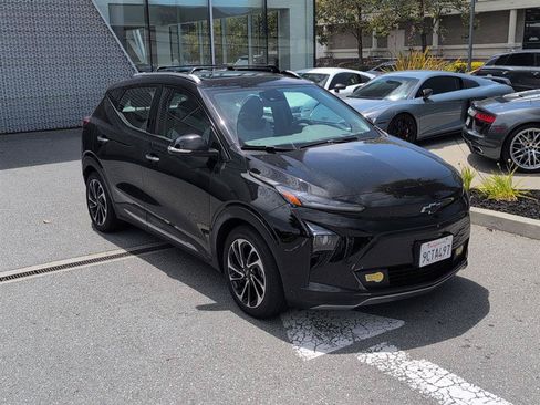 Used 2022 Chevrolet Bolt EUV Premier w/ Sun & Sound Package FWD image 4