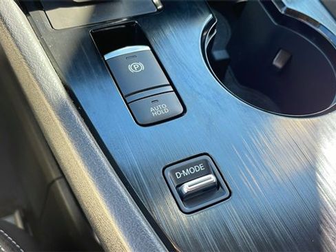 Used 2023 Nissan Rogue SV image 16