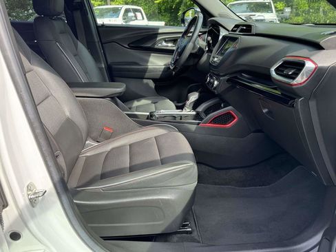 Used 2022 Chevrolet TrailBlazer RS FWD image 15